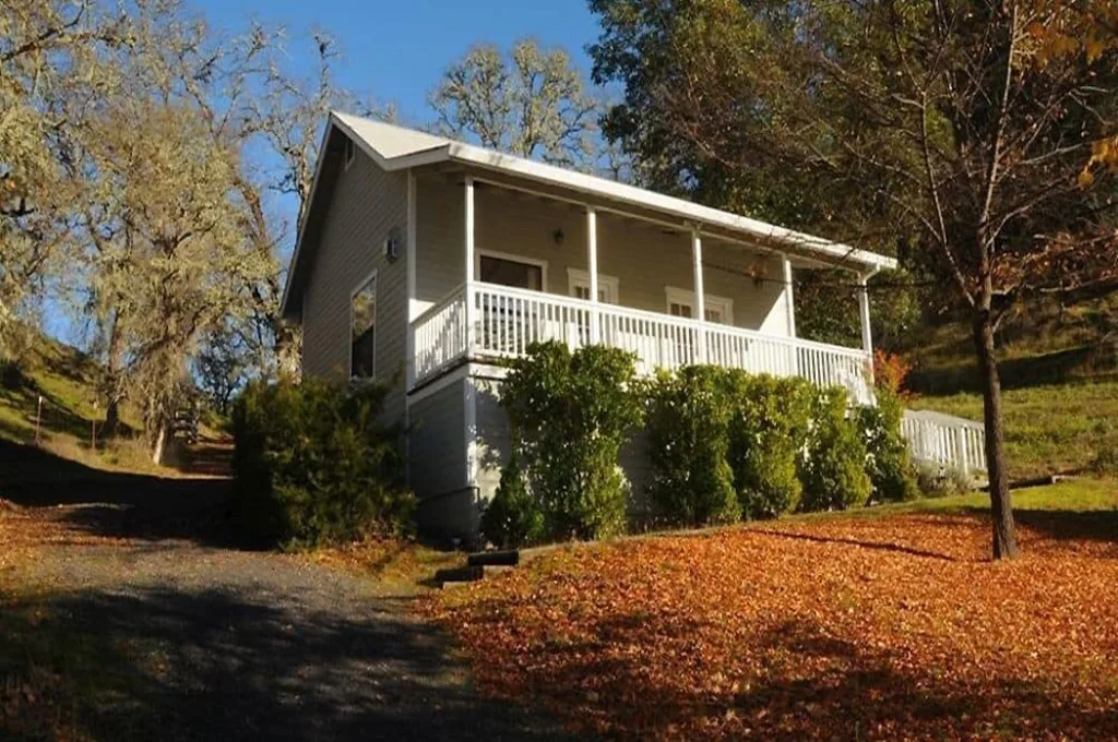 cottage-exterior.jpg